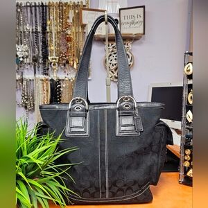 Coach Elegant Lg Black Tote Bag